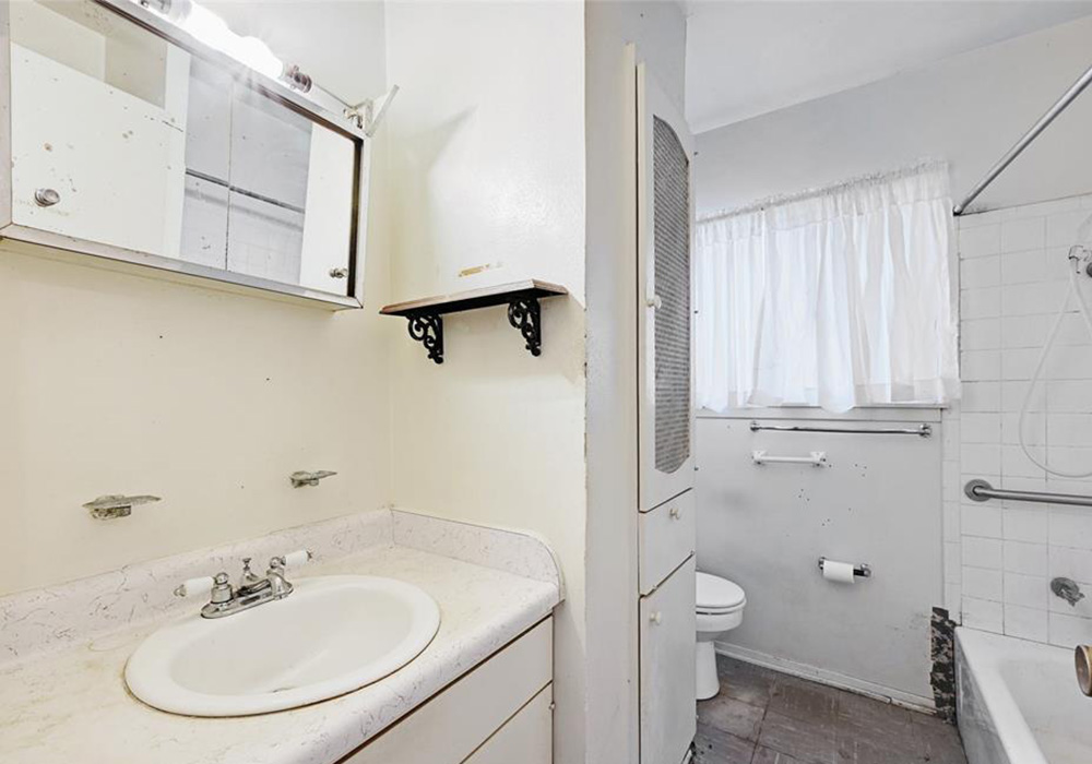 Darlington Bathroom Before