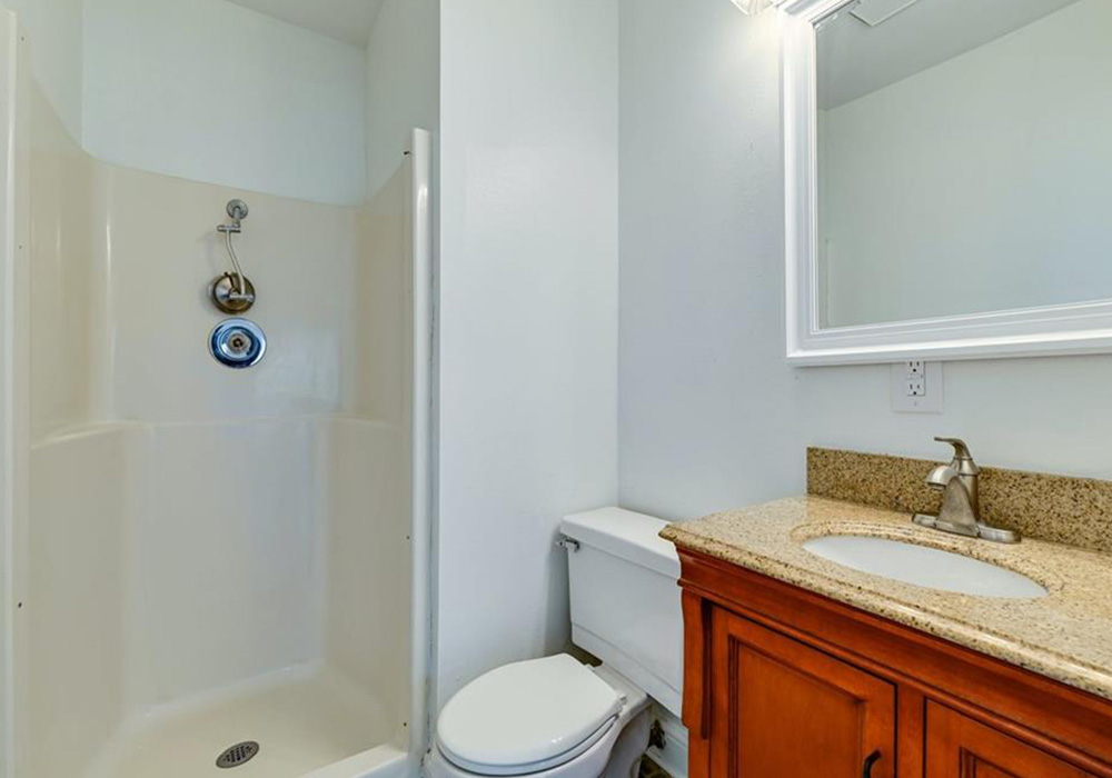 Romeria Bathroom Before